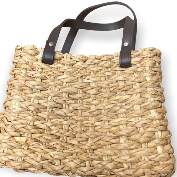 Wicker Floral mini bag made in Philippine’s yellow lining - Picture 5 of 9